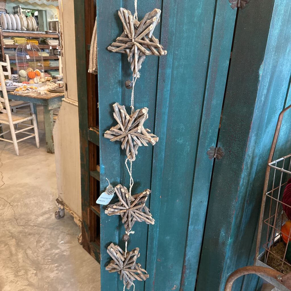 WOOD STAR AND BELL GARLAND