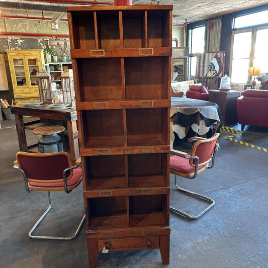 OAK HARDWARE CUBBY