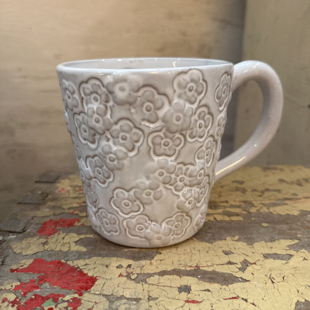 CERAMIC MUG WITH CARVED FLOWERS