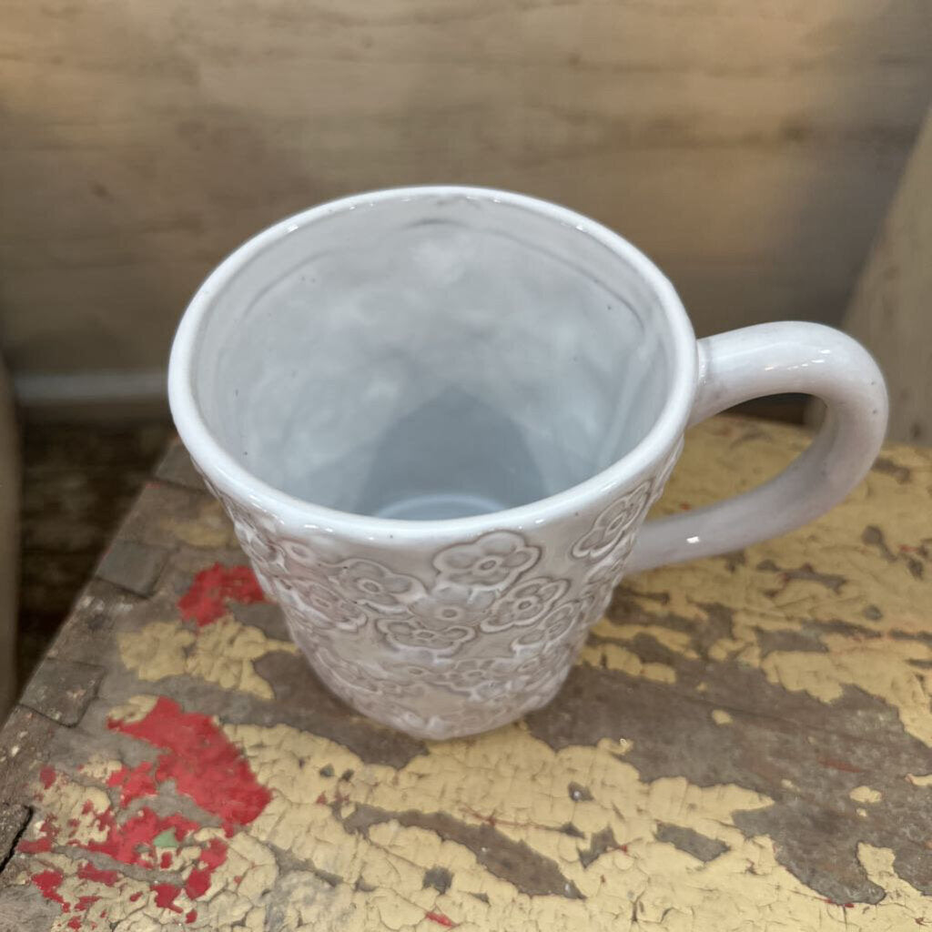 CERAMIC MUG WITH CARVED FLOWERS