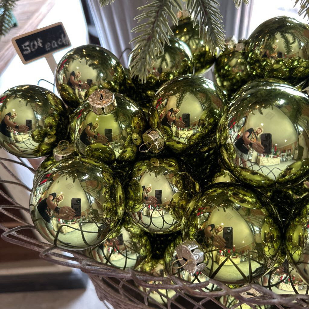 GLASS REFLECTIVE BALL ORNAMENT