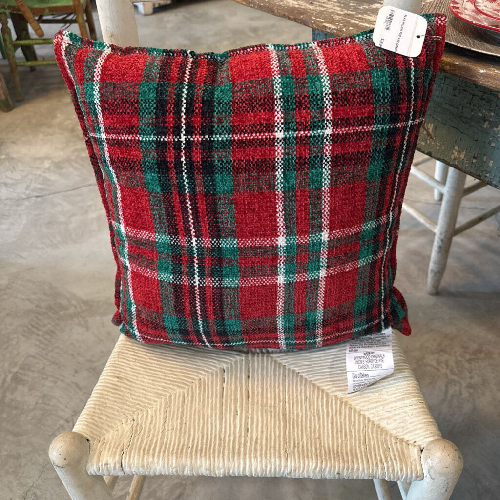 PLAID PILLOW