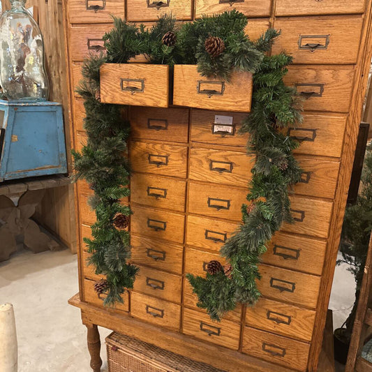 GARLAND WITH PINE CONES