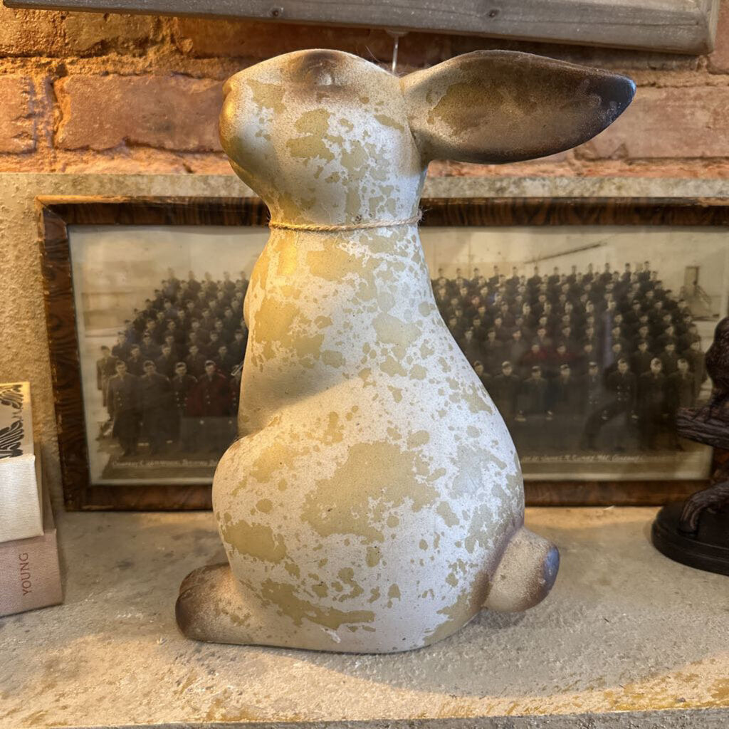 RESIN RABBIT