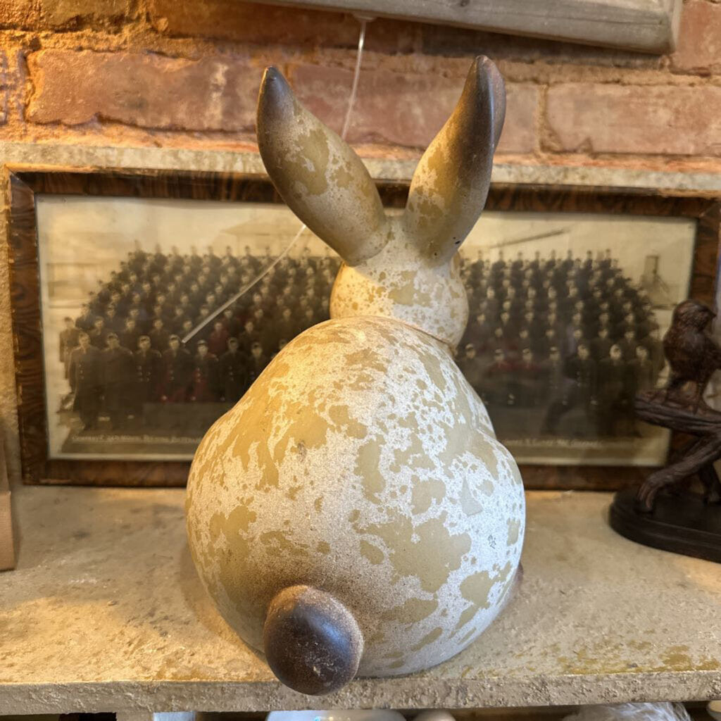 RESIN RABBIT