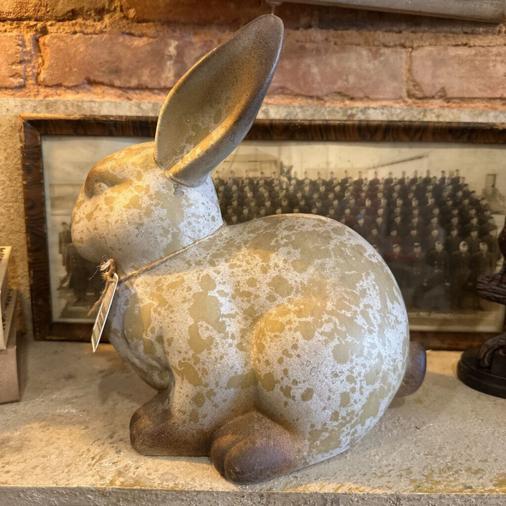 RESIN RABBIT