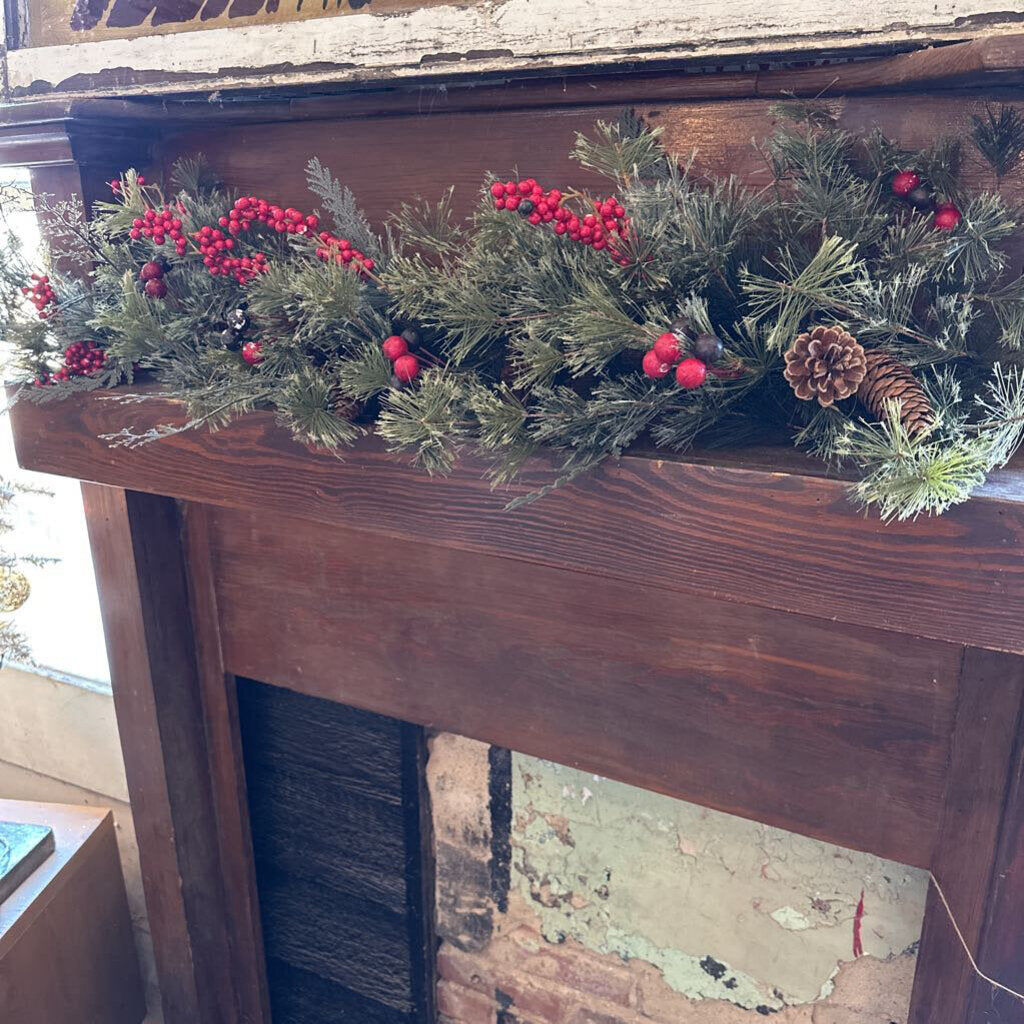 PINE AND BERRY GARLAND