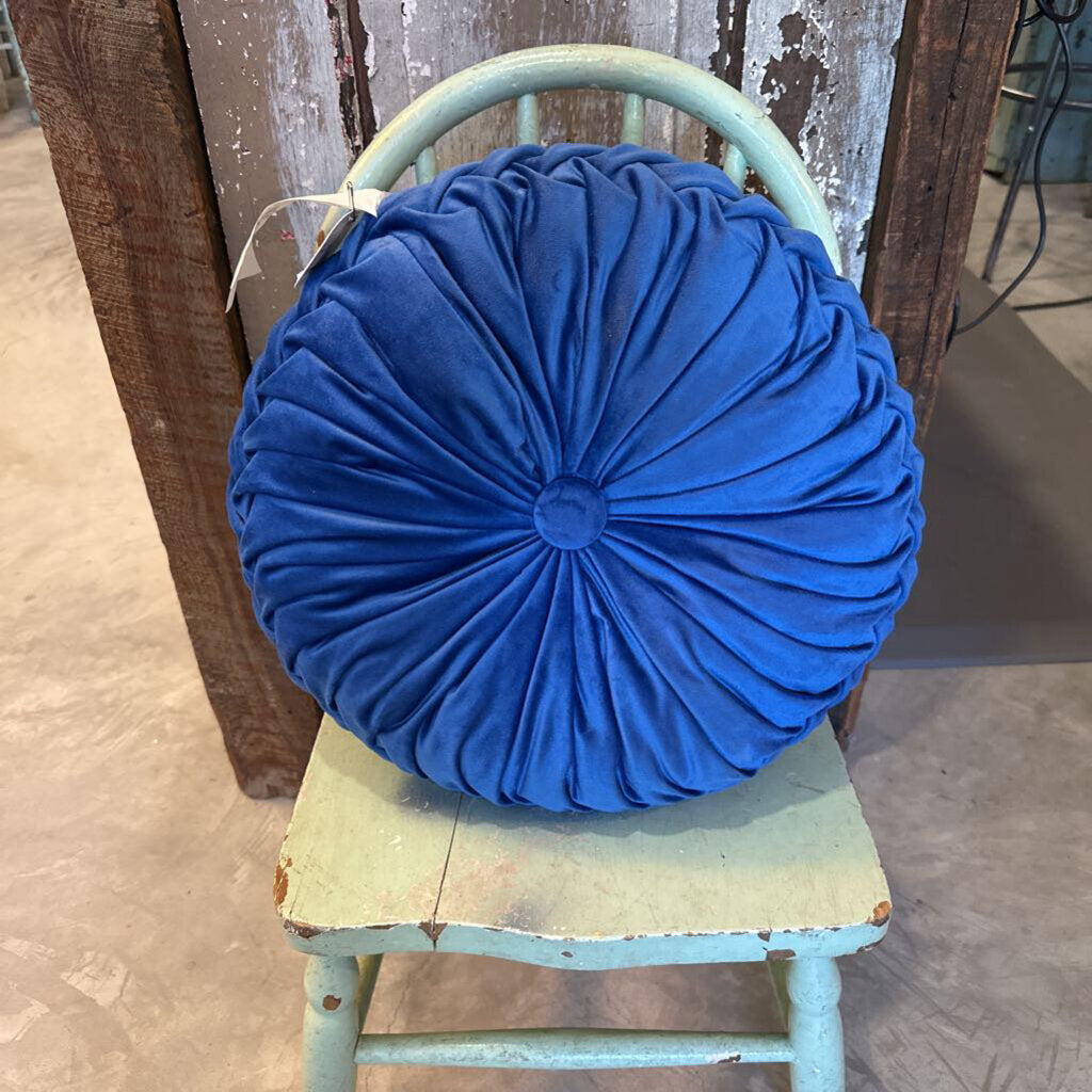 ROUND TUFTED PILLOW