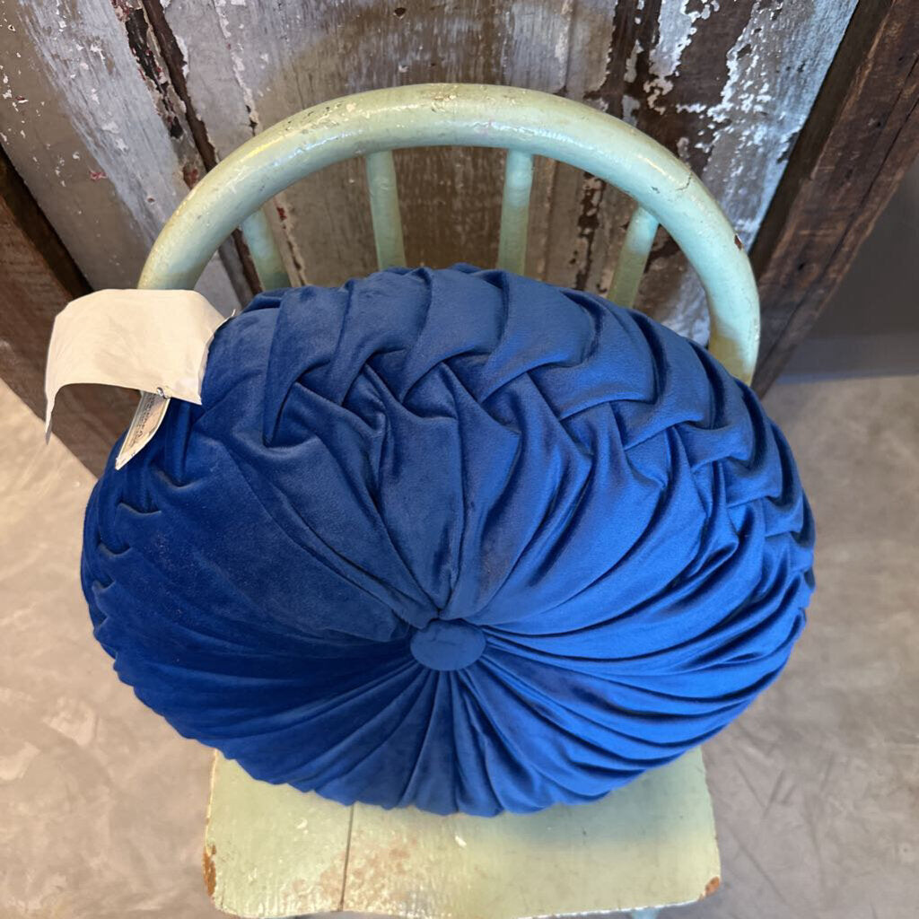 ROUND TUFTED PILLOW