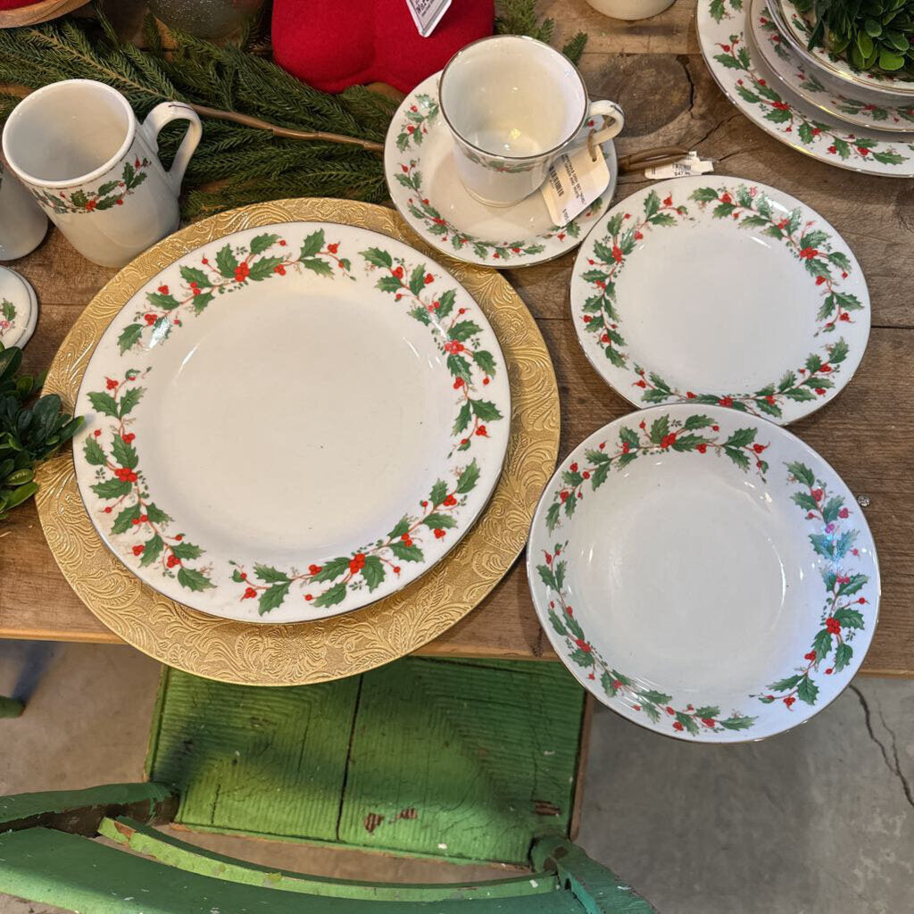 CHRISTMAS DISH SET "NOEL" BY CHINA PEARL