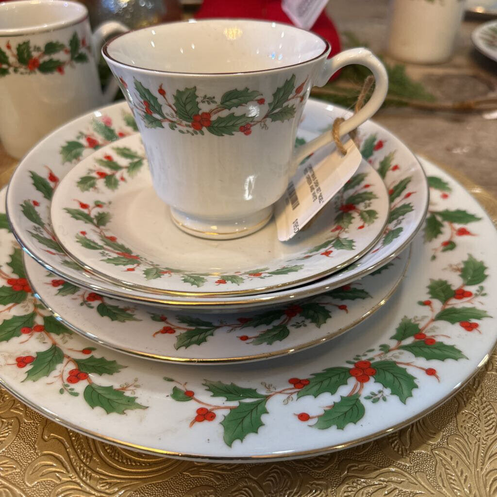 CHRISTMAS DISH SET "NOEL" BY CHINA PEARL