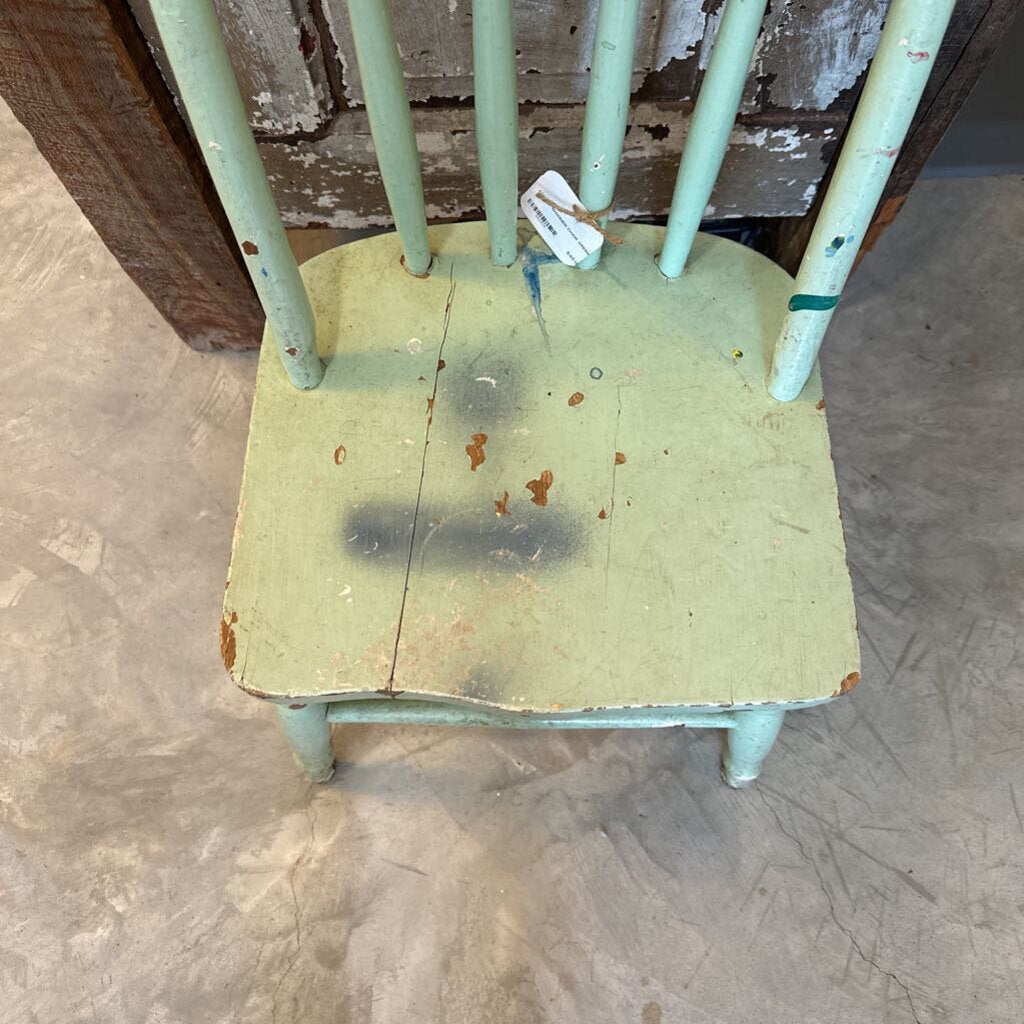 CHILD'S WOODEN CHAIR