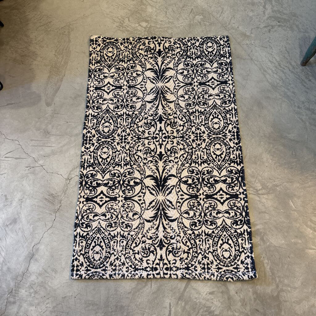 ACCENT RUG