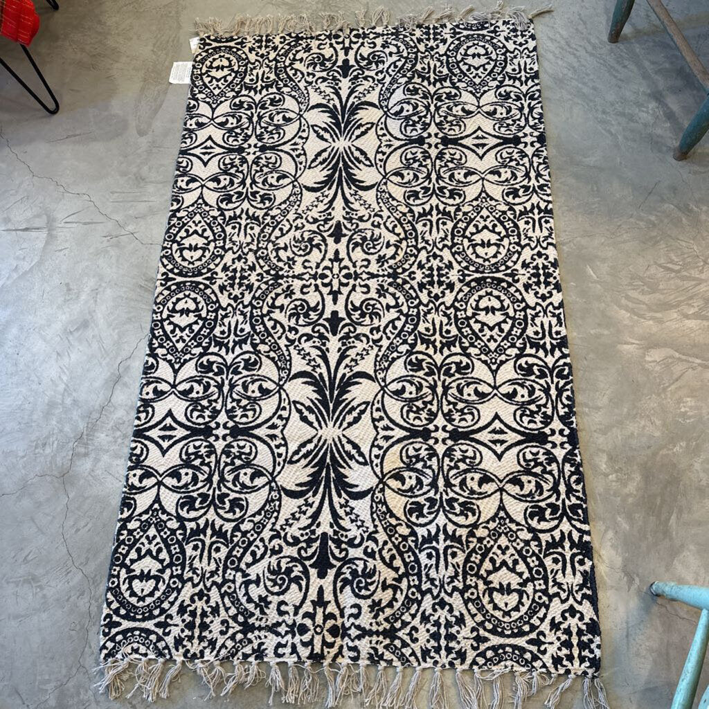 ACCENT RUG