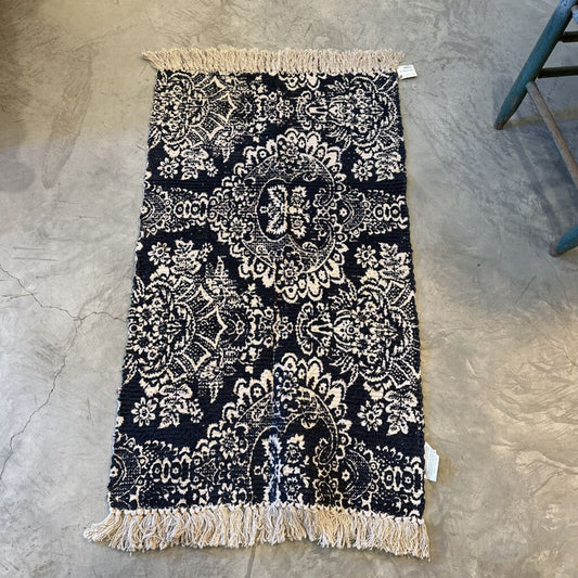 ACCENT RUG WITH FRINGE