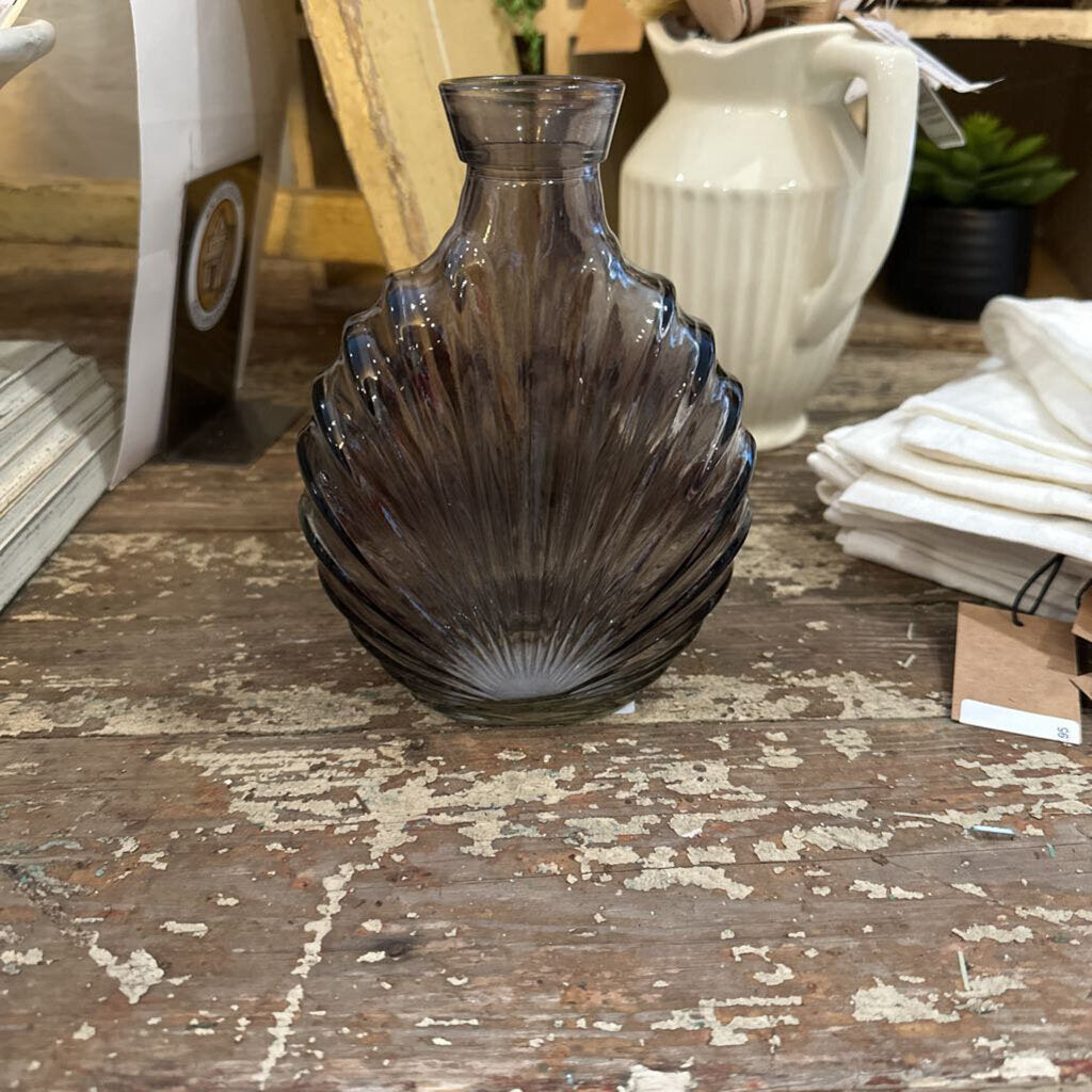 SHELL SHAPED VASE