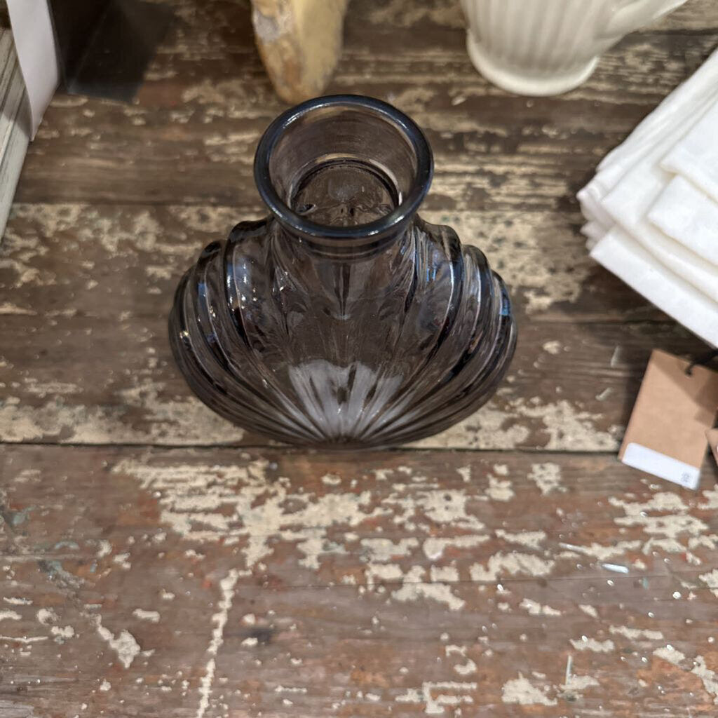 SHELL SHAPED VASE