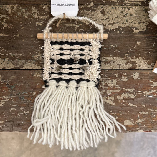 WOVEN WALL HANGING ORNAMENT