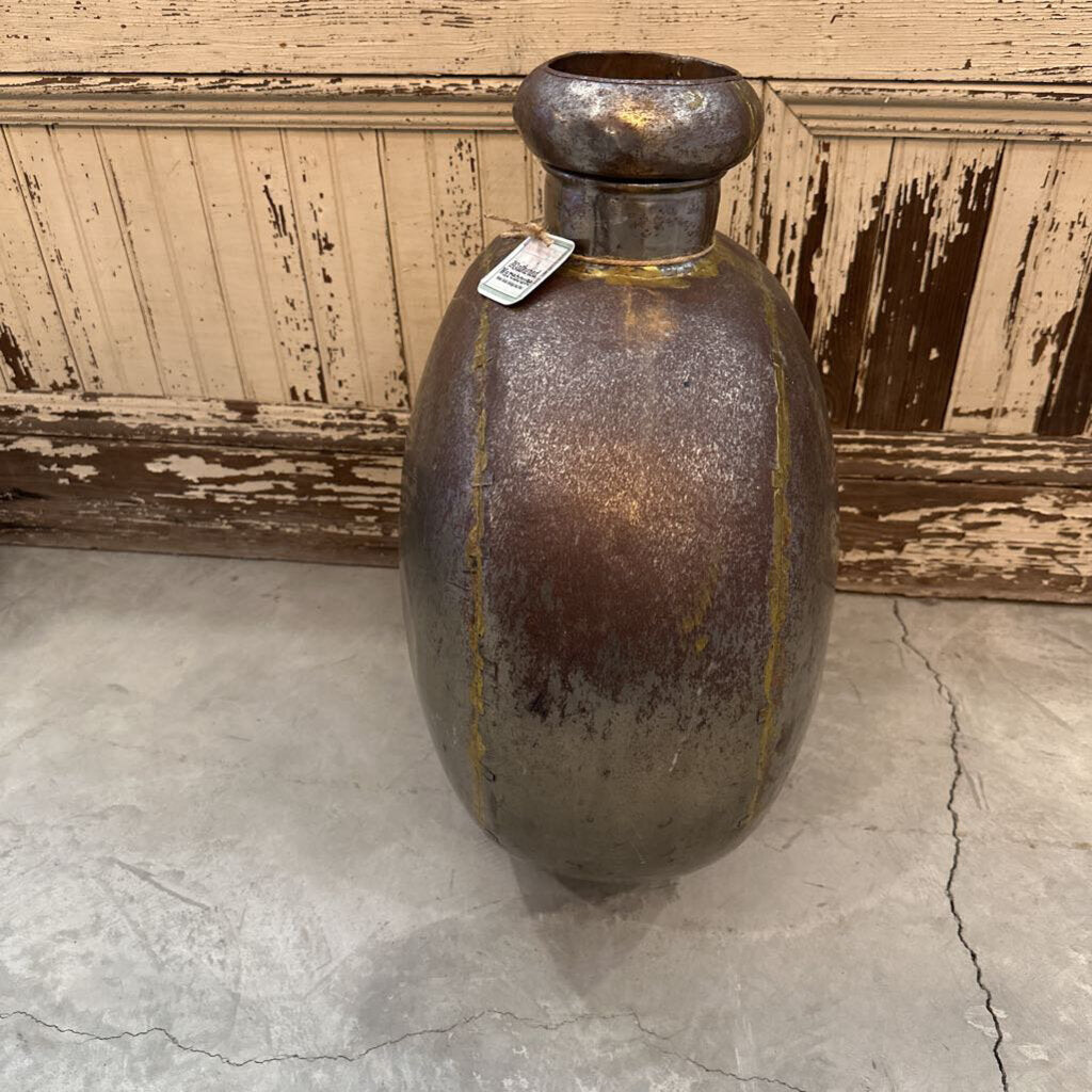 METAL VASE