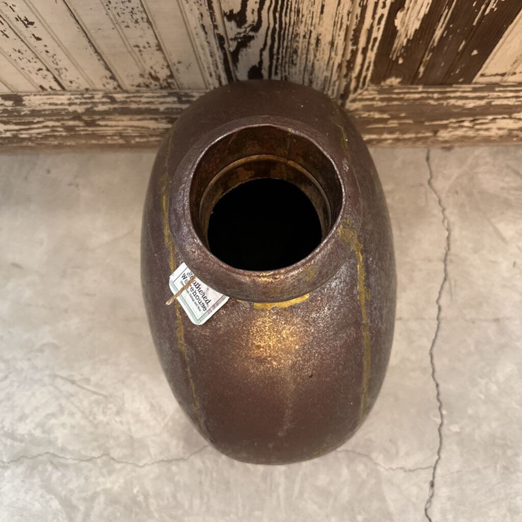 METAL VASE