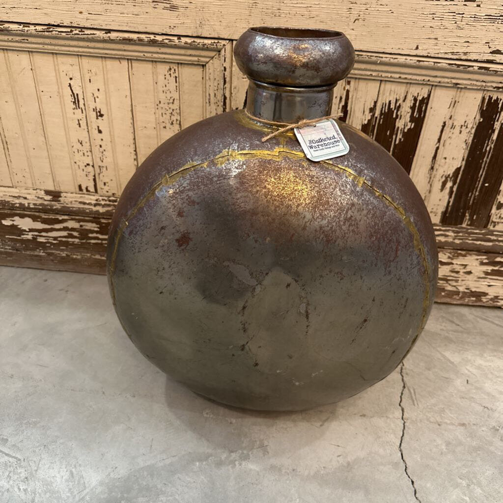 METAL VASE