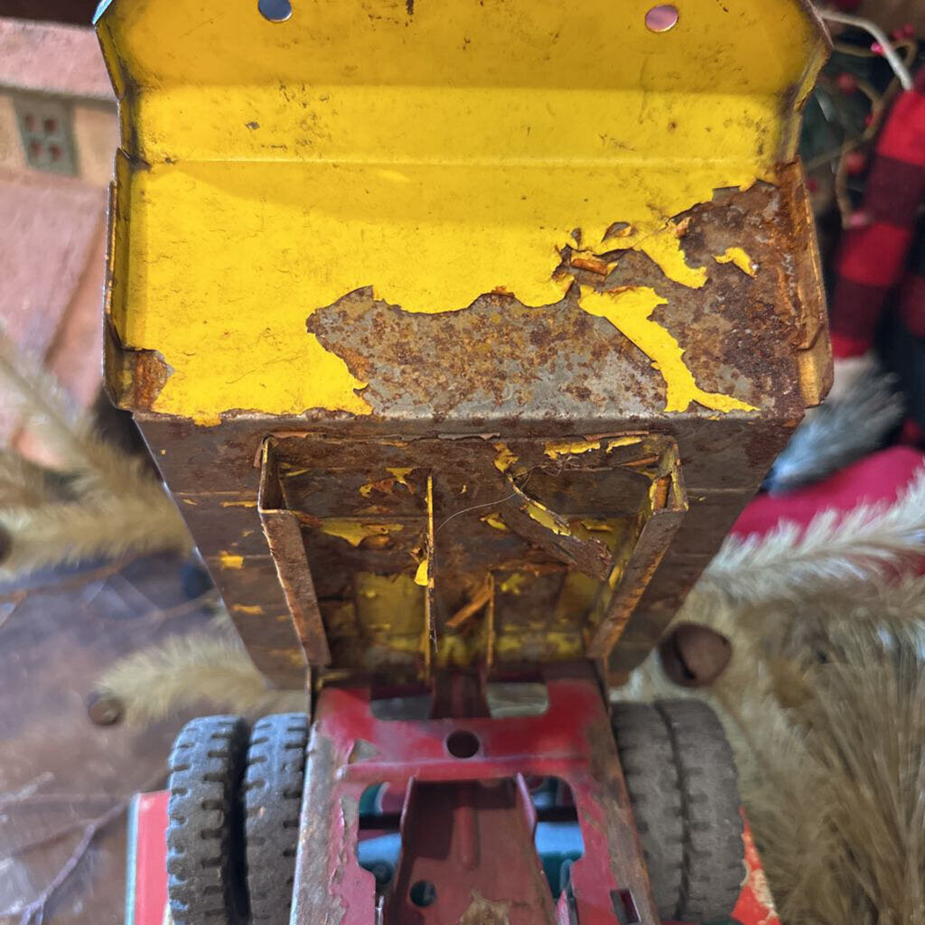 TONKA TOY DUMP TRUCK 1960'S