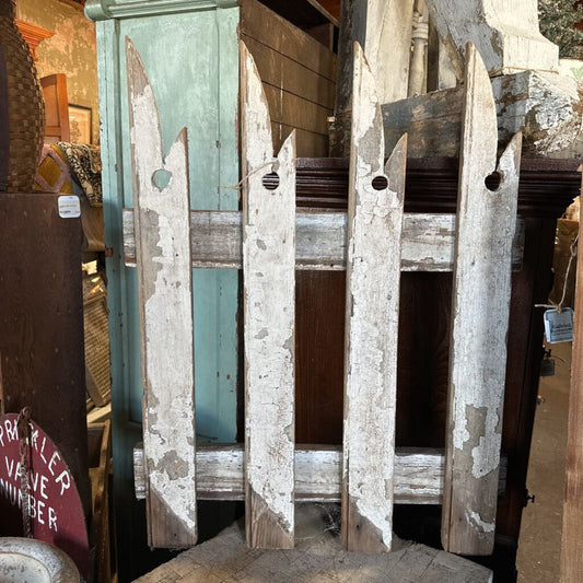 PICKET FENCE SECTION