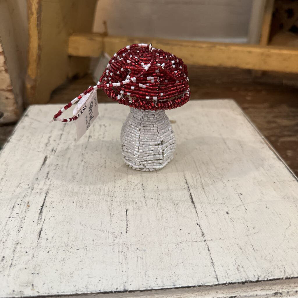 BEADED MUSHROOM ORNAMENT