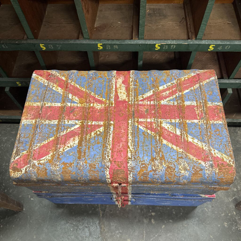 BRITISH FLAG TRUNK