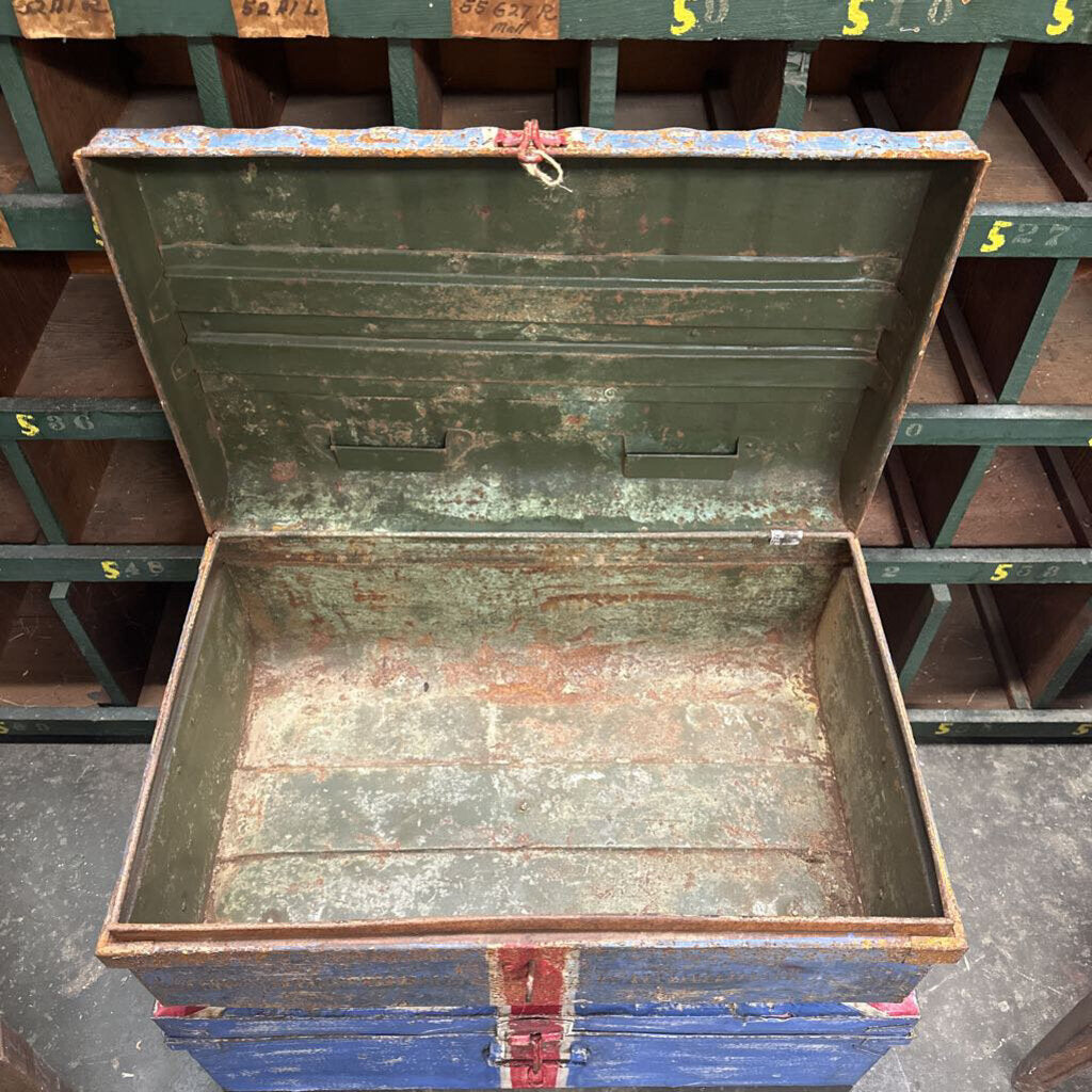 BRITISH FLAG TRUNK