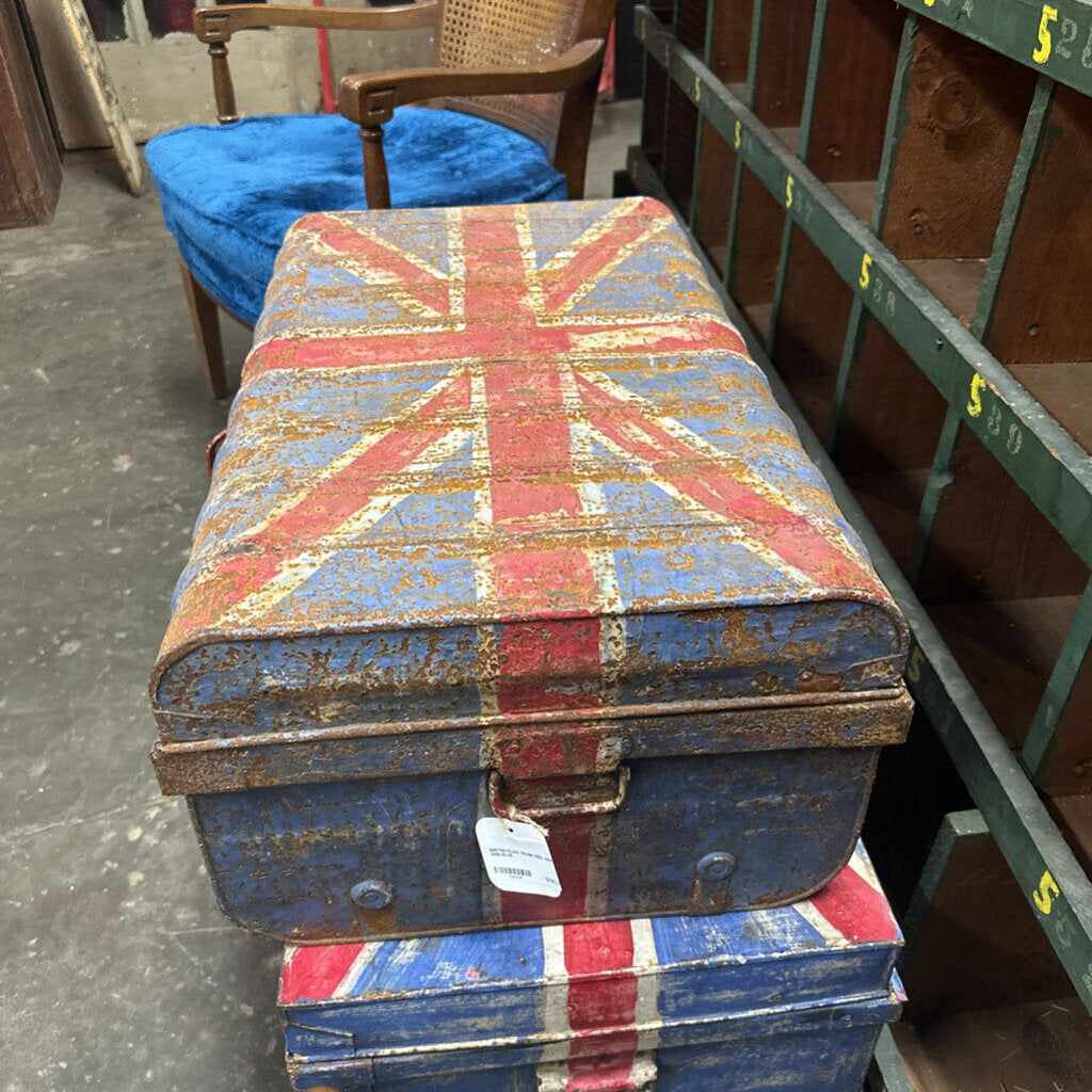 BRITISH FLAG TRUNK