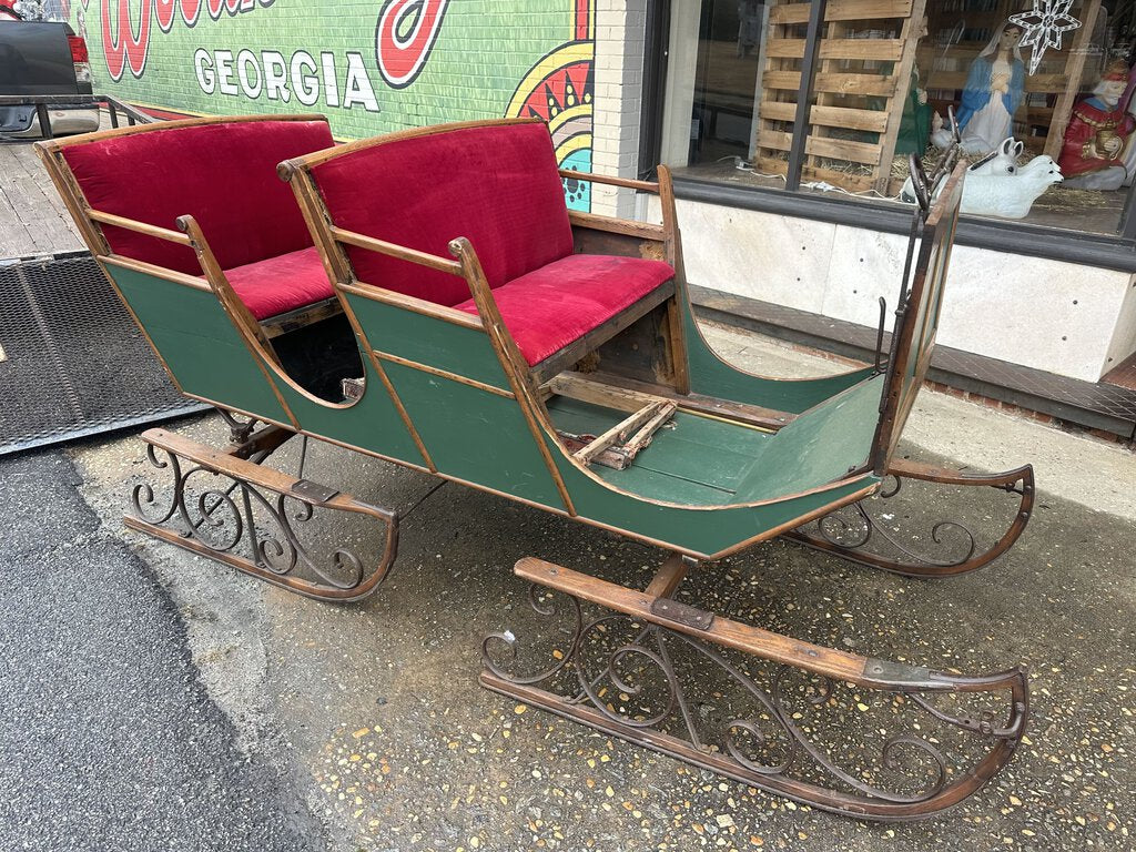 VICTORIAN HORSE DRAWN SLEIGH