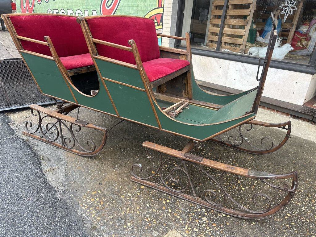 VICTORIAN HORSE DRAWN SLEIGH