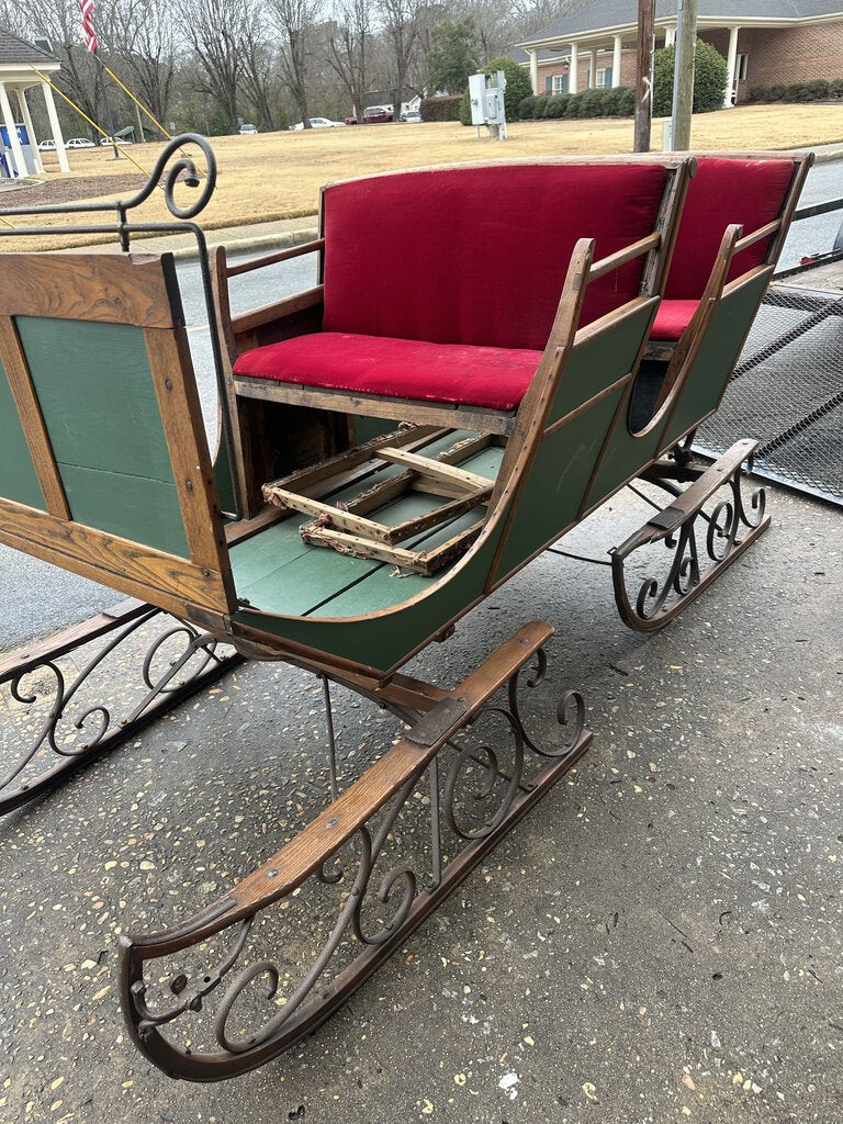 VICTORIAN HORSE DRAWN SLEIGH