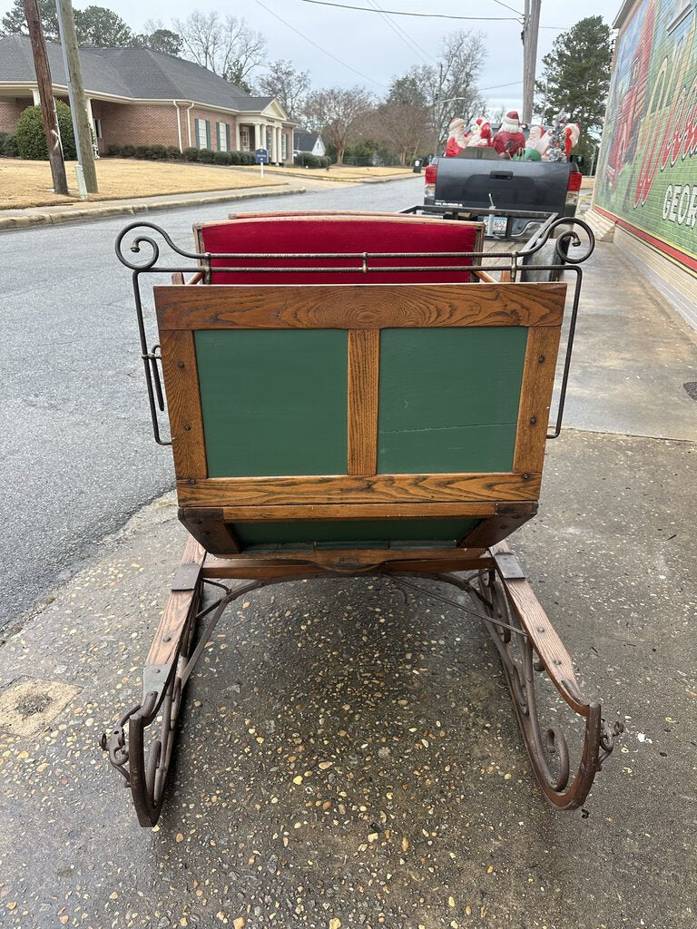 VICTORIAN HORSE DRAWN SLEIGH