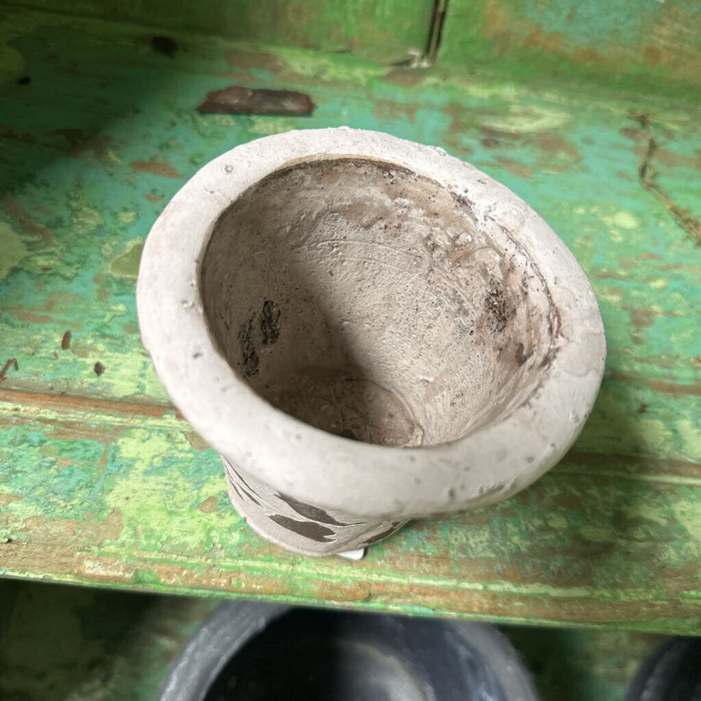 DISTRESSED CLAY PLANTER