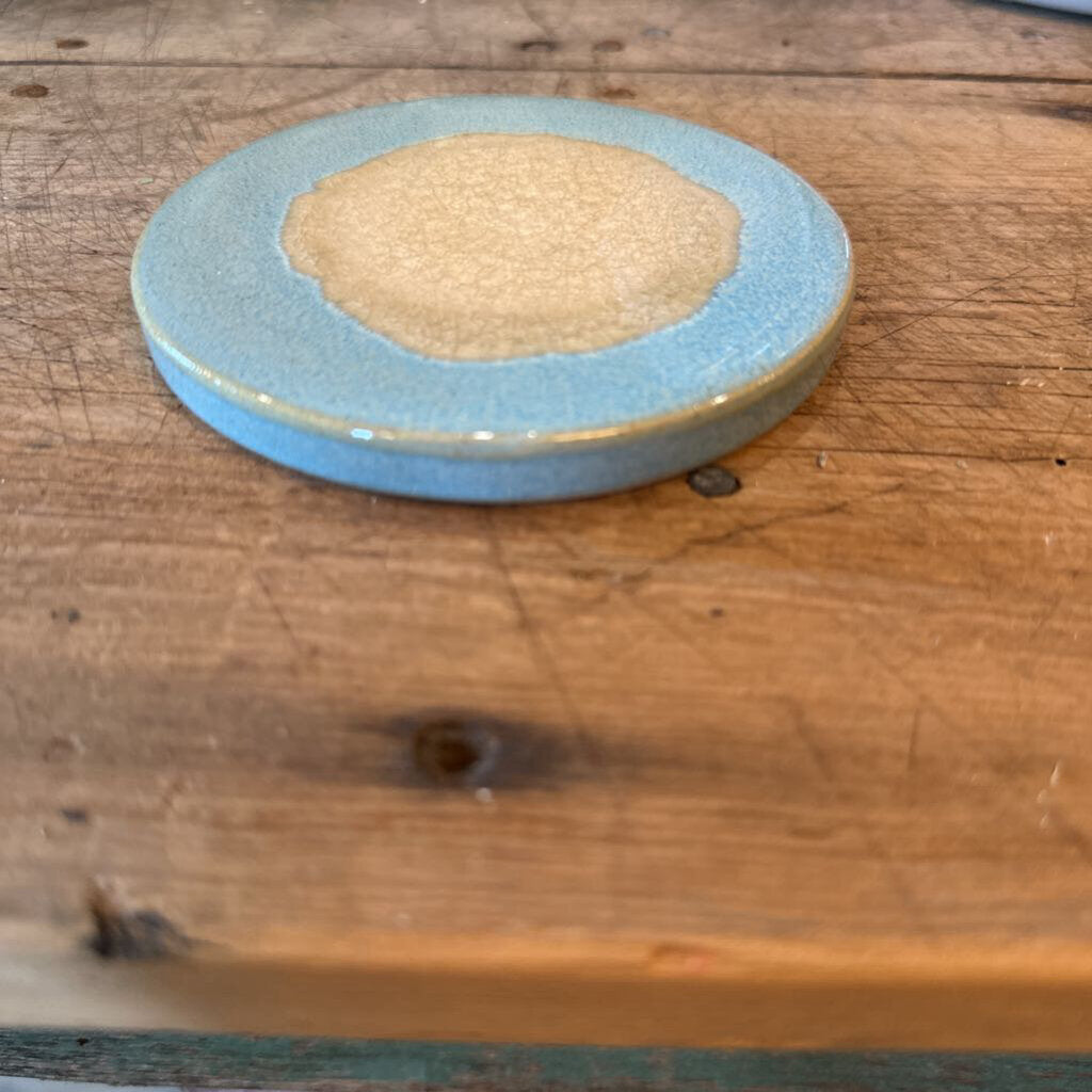 ROUND STONEWARE TRIVET