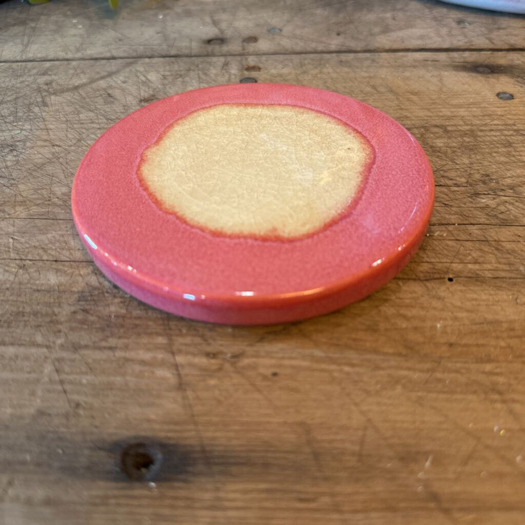 ROUND STONEWARE TRIVET