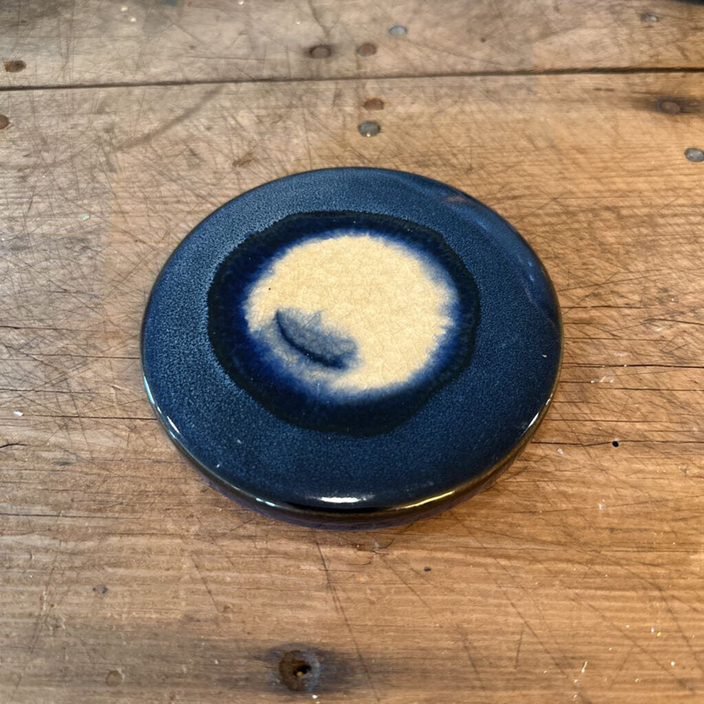 ROUND STONEWARE TRIVET