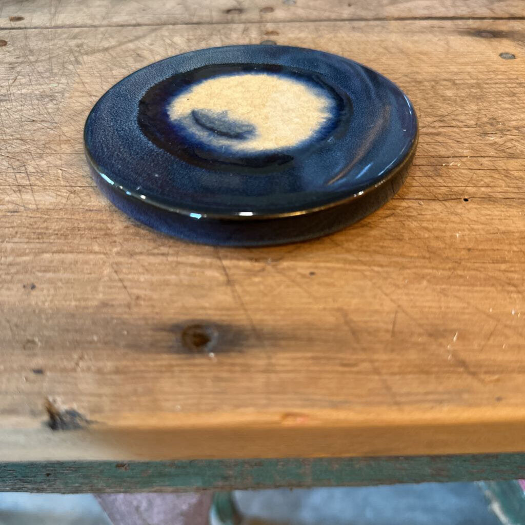 ROUND STONEWARE TRIVET