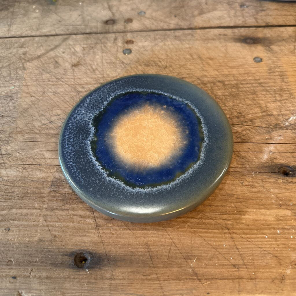 ROUND STONEWARE TRIVET