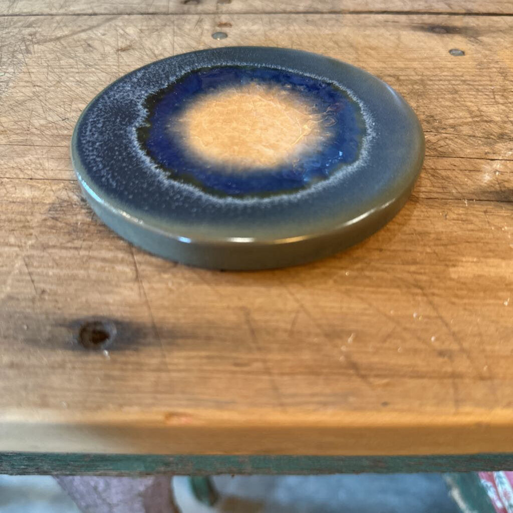 ROUND STONEWARE TRIVET