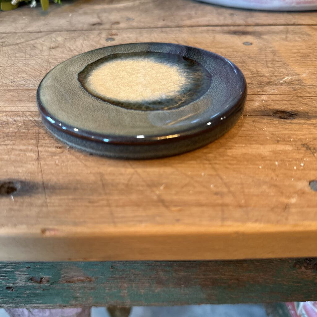 ROUND STONEWARE TRIVET