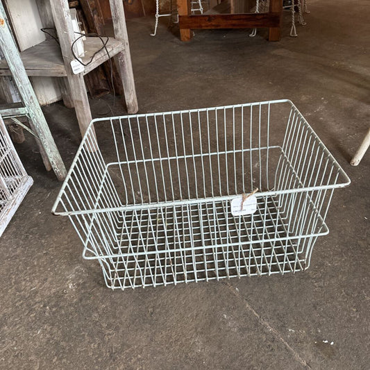 METAL LAUNDRY BASKET