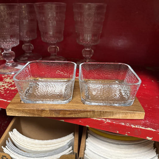 SQUARE GLASS SERVING DISH WITH WOOD STAND