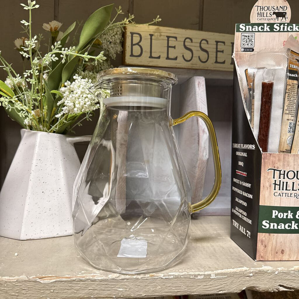 GLASS PITCHER WITH LID