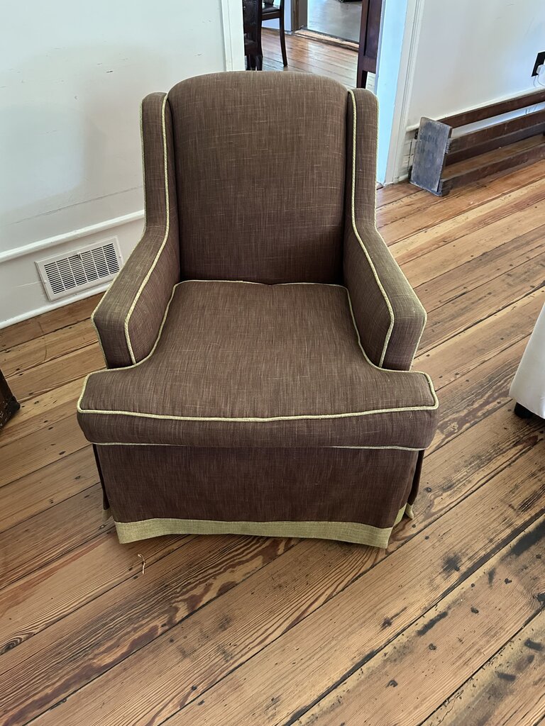 ARMCHAIRS WITH PIPING DETAIL