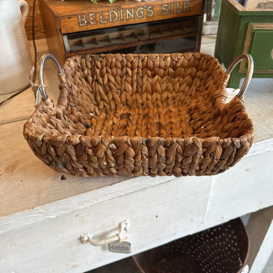 BASKET WITH METAL HANDLES