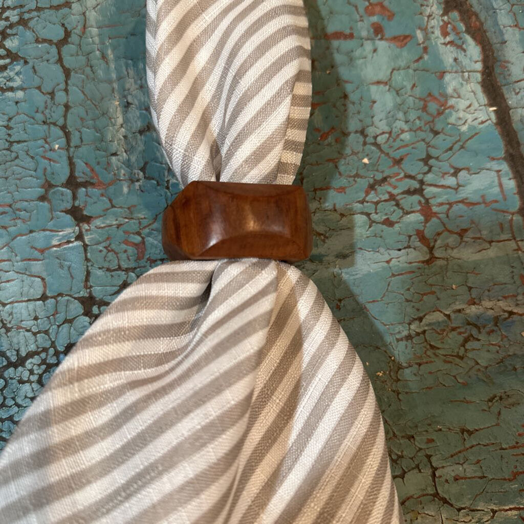 WOODEN NAPKIN RINGS