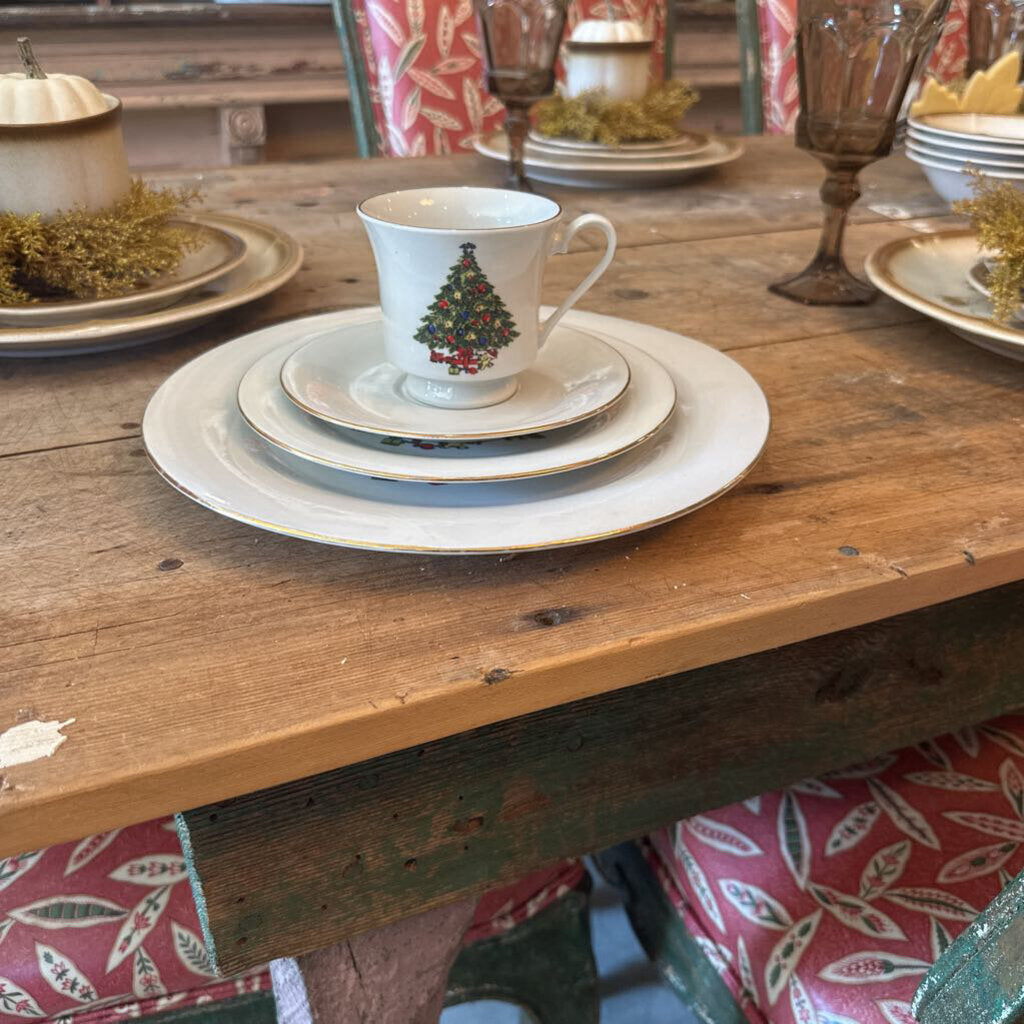 CHRISTMAS CHINA DINNER SET